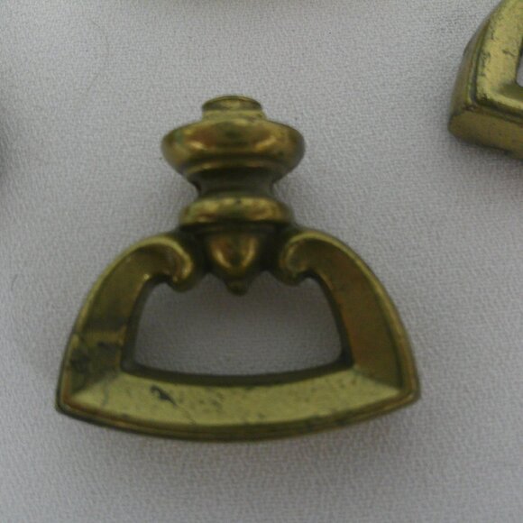 1994 Brass Tone Furniture Mock Key Cabinet Pulls - set of 7 - Picture 2 of 8